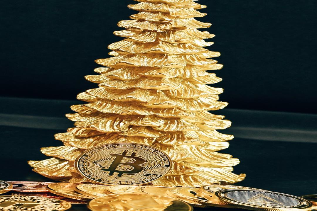 OnChain Analyst Reveals Bitcoin Price Targets Claims BTC is Now Competing with Golds Market Cap